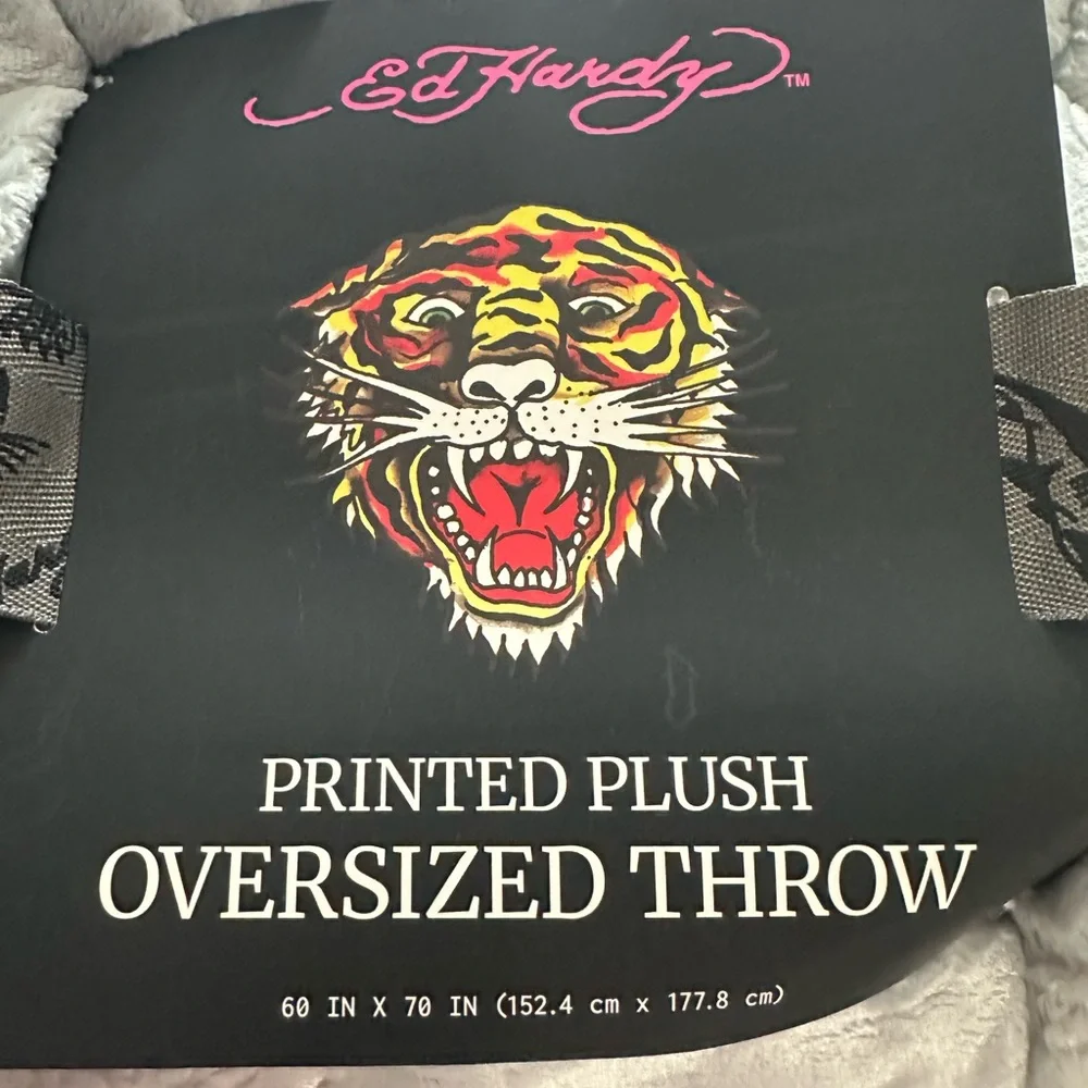 Ed Hardy Gray Plush Blanket with Skull Design - Picture 1 of 4